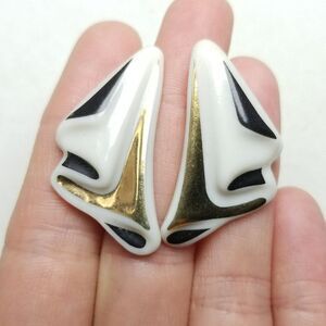Vintage Funky White Black and Gold Tone Wavy Plastic Stud Earrings, 80s 90s